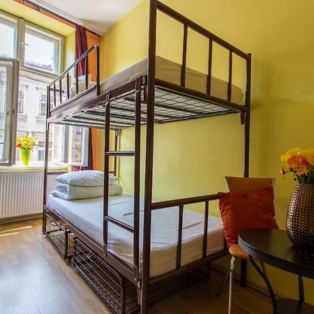 Let'S Rock Party Hostel! Age Limit From 18 Until 40! Cracovia Habitación foto
