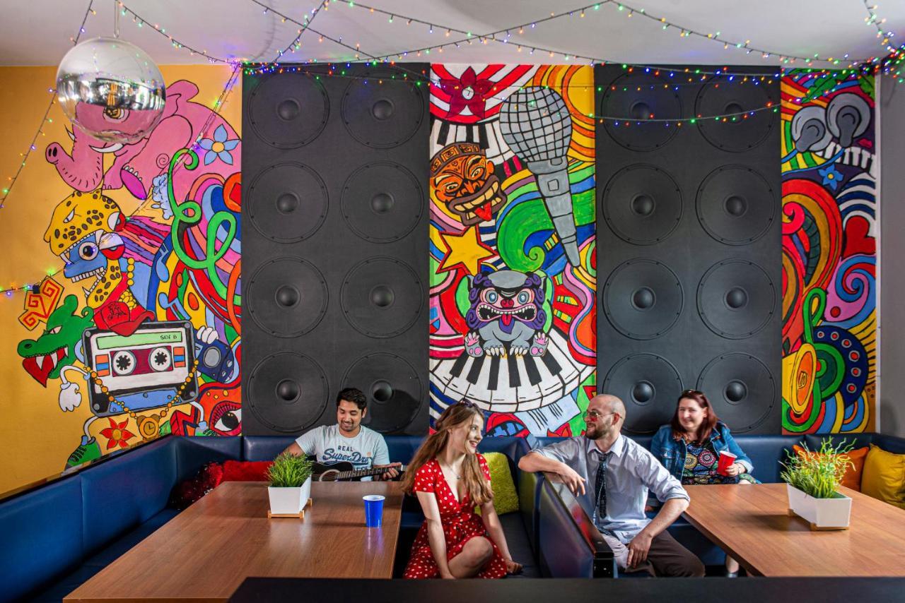 Let'S Rock Party Hostel! Age Limit From 18 Until 40! Cracovia Exterior foto