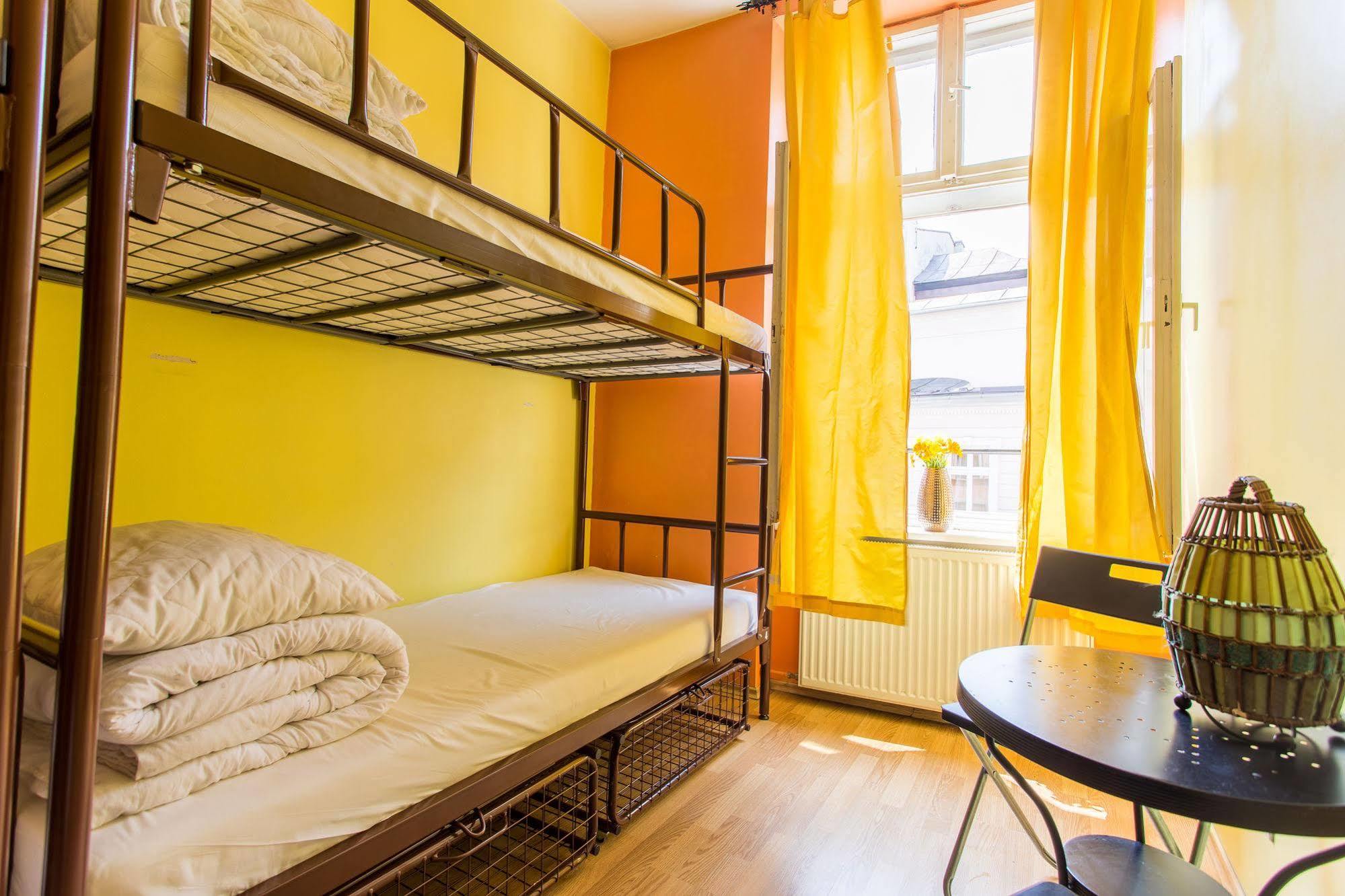 Let'S Rock Party Hostel! Age Limit From 18 Until 40! Cracovia Exterior foto