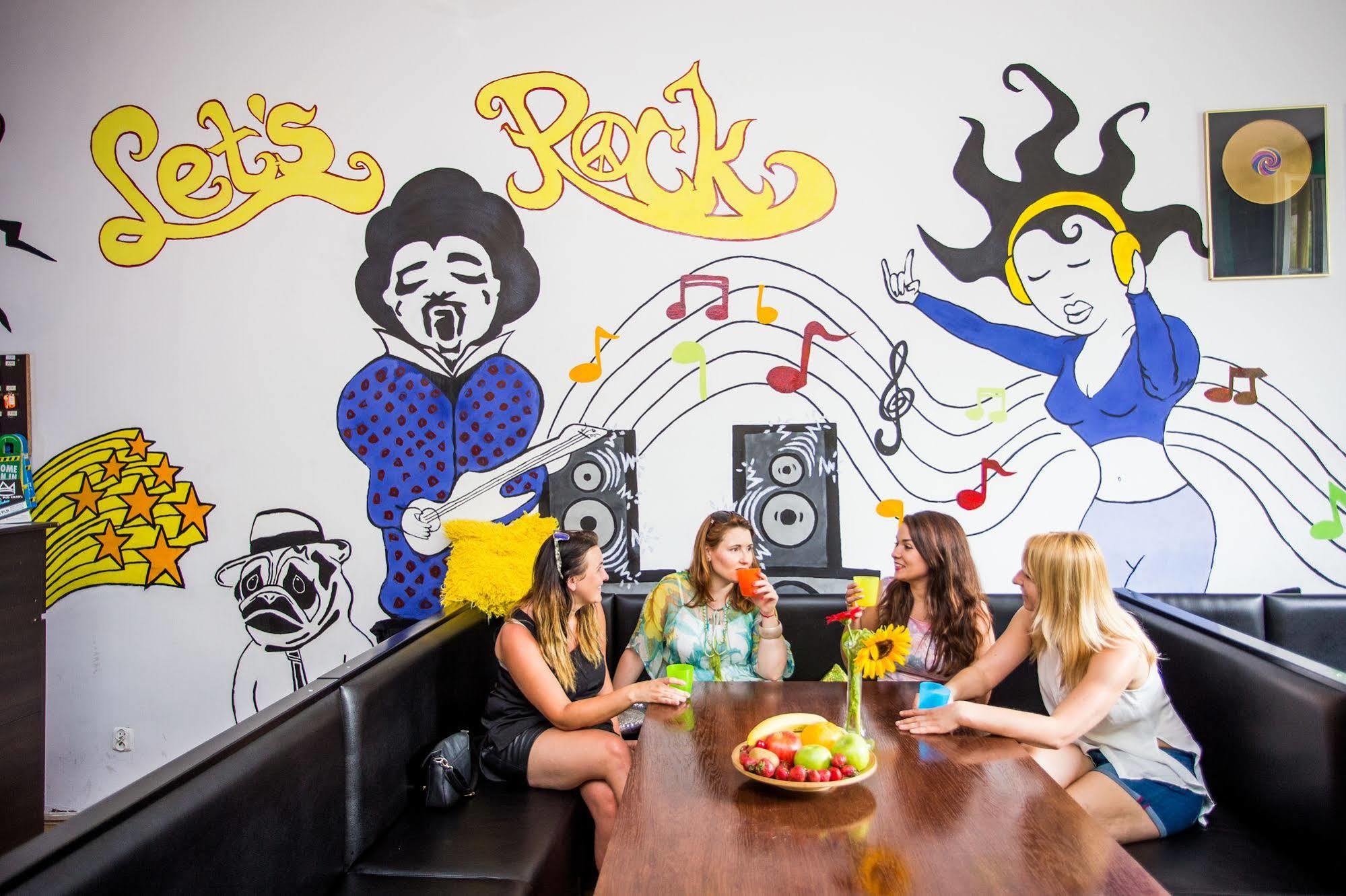 Let'S Rock Party Hostel! Age Limit From 18 Until 40! Cracovia Exterior foto